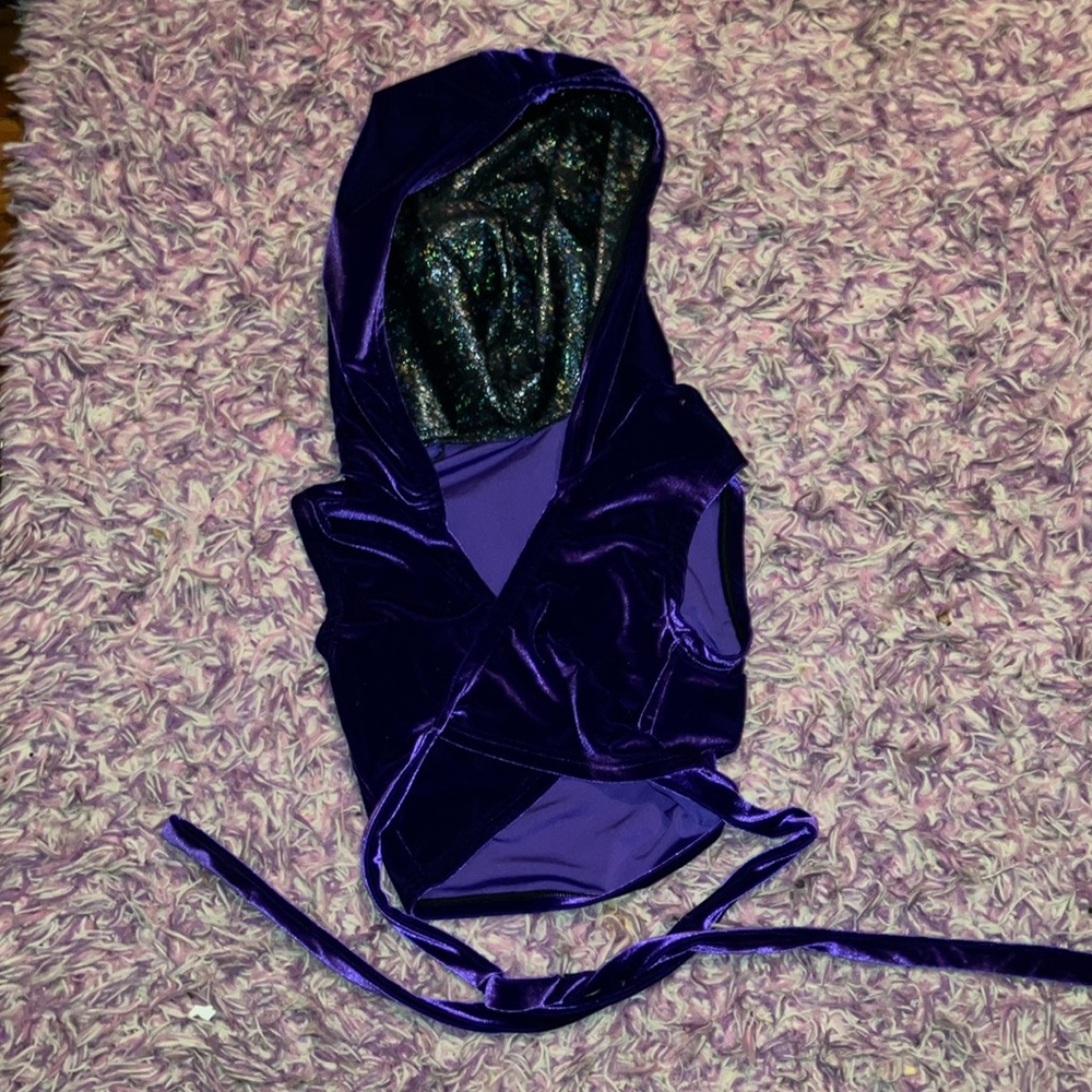 Hooded velvet wrap crop